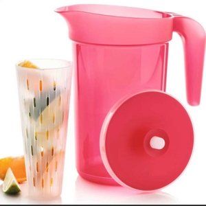 Tupperware Classic 2 Quart Push Button Seal Pitcher with Infuser Pink NEW